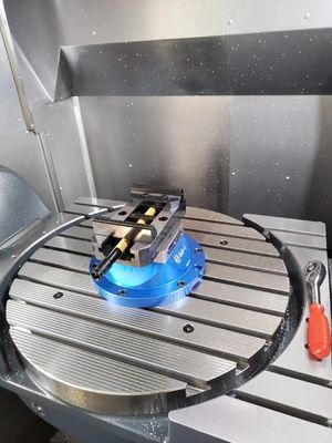 উচ্চ নির্ভুলতা স্ব-কেন্দ্রীভূত ভিজ এবং 4 গর্ত ম্যানুয়াল ফিক্সচার জন্য 5axis সিএনসি কাজ 96 সিরিজ