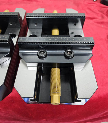 3 অক্ষ 4 অক্ষ 5 অক্ষ সিএনসি মেশিনিং সরঞ্জামের জন্য ইস্পাত উপাদান নির্ভুলতা স্ব-কেন্দ্রিক ভাইস